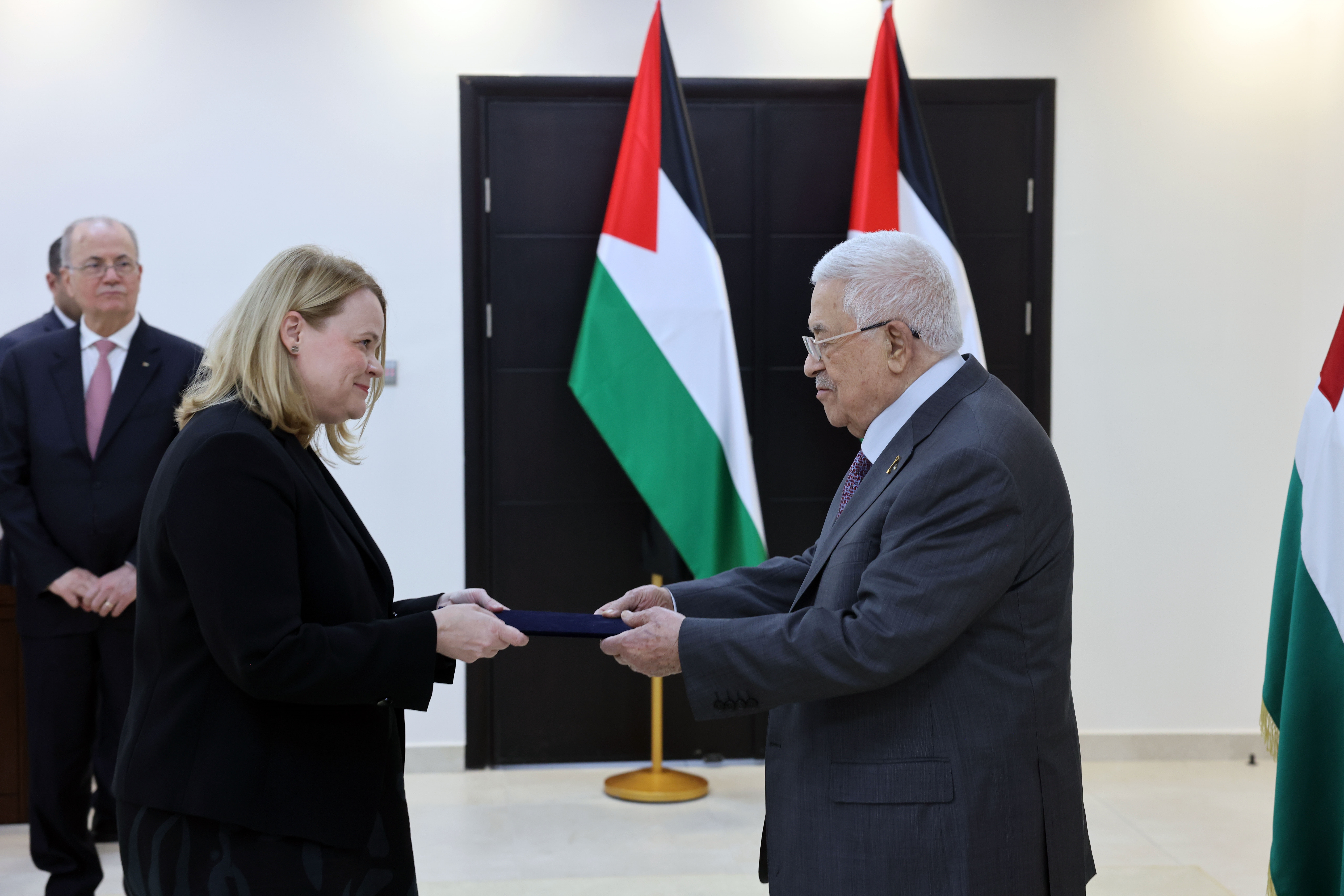 الرئيس يتقبل أوراق اعتماد رئيسة مكتب تمثيل فنلندا لدى دولة فلسطين
